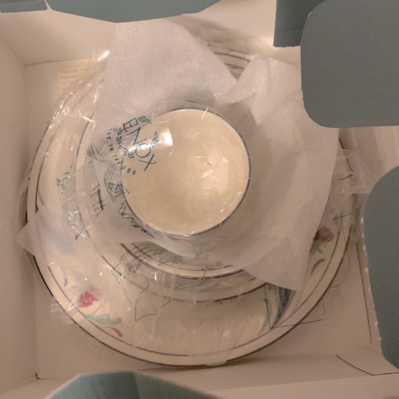 Lenox Poppies on Blue China 5 piece place setting - Picture 2 of 3